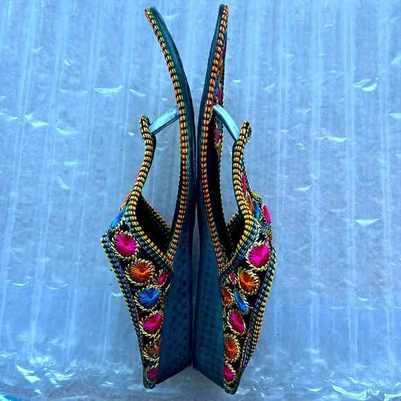 NWOT.  East Indian strikingly colorful and bright embroidered summer sandals. - Picture 2 of 4